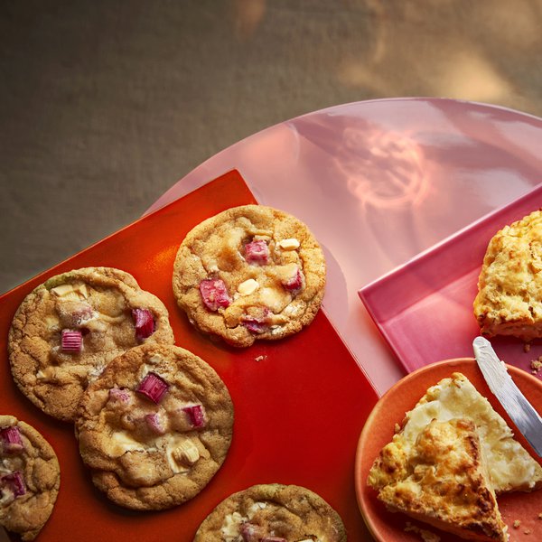 Rhubarb and white chocolate cookies