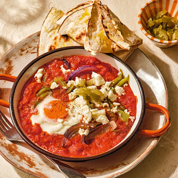 Salsa-baked eggs