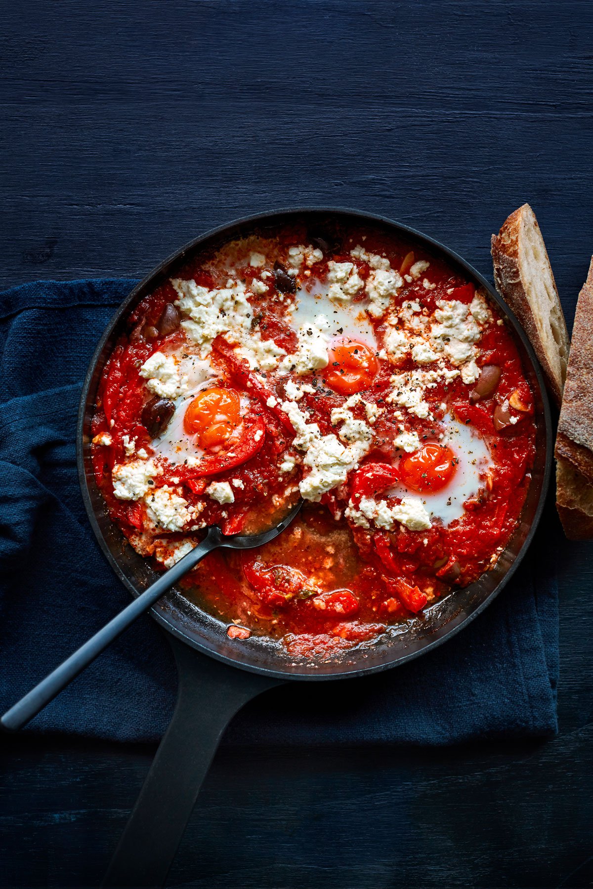 Baked eggs with tomatoes & feta