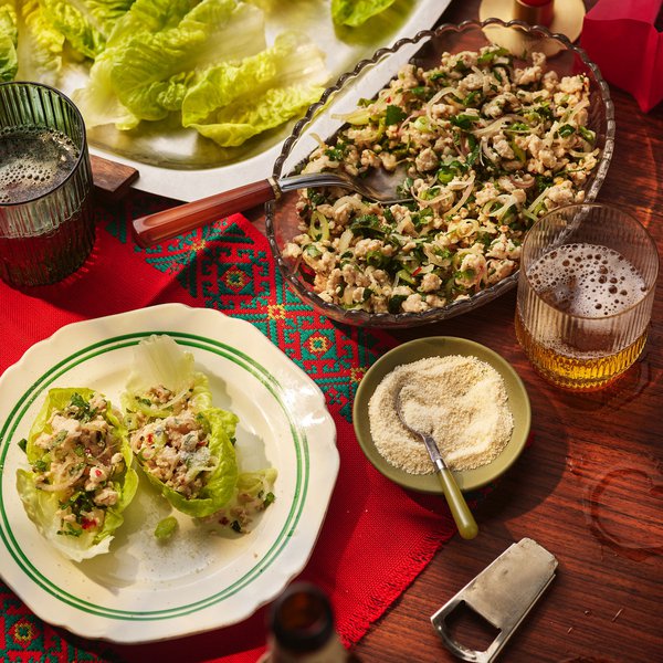 Spicy chicken lettuce cups