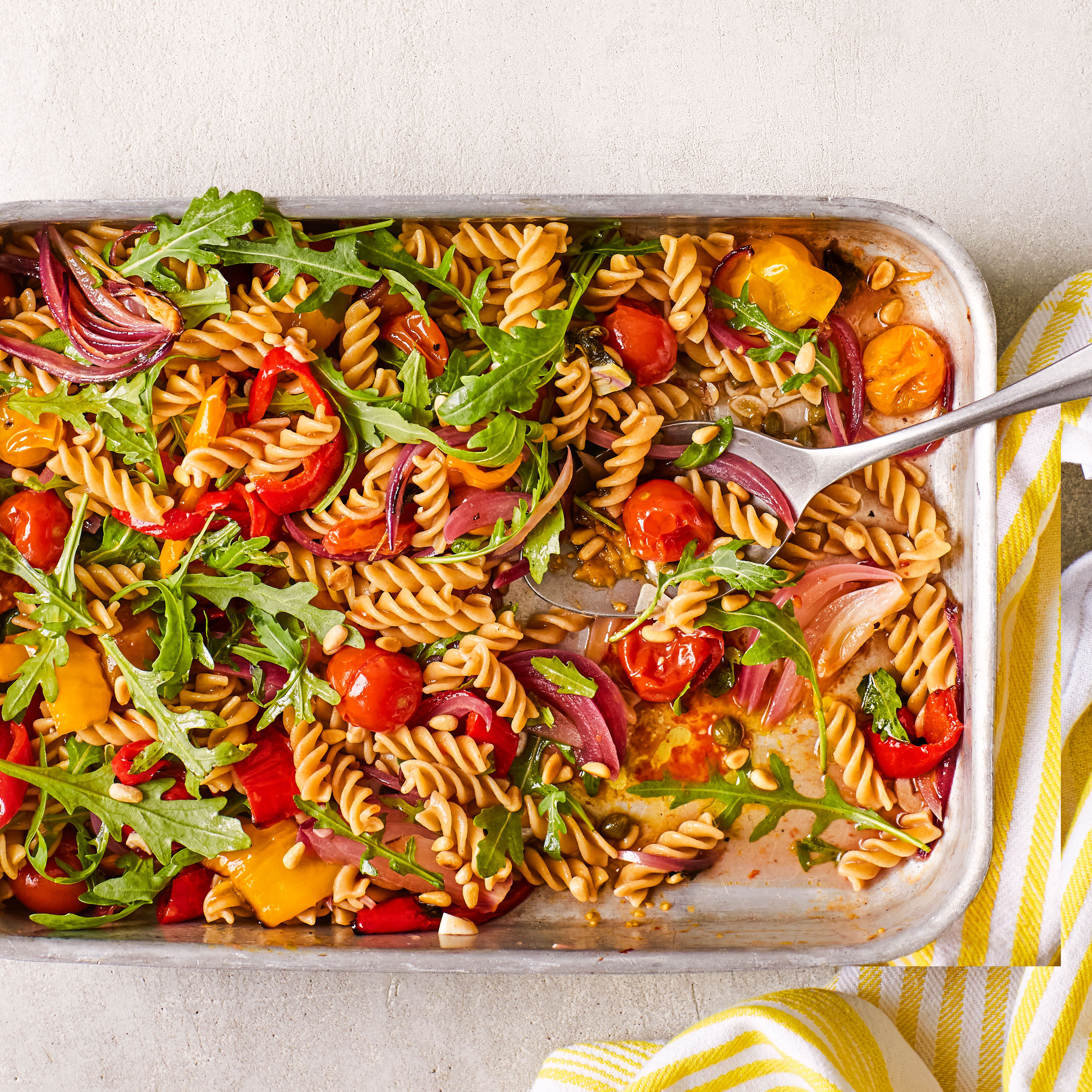 Roasted tomato, pepper & rocket pasta