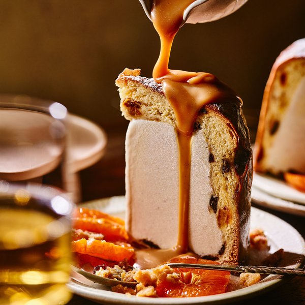 Ice cream-stuffed panettone with clementines