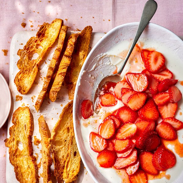 Yoghurt panna cotta with croissant biscotti
