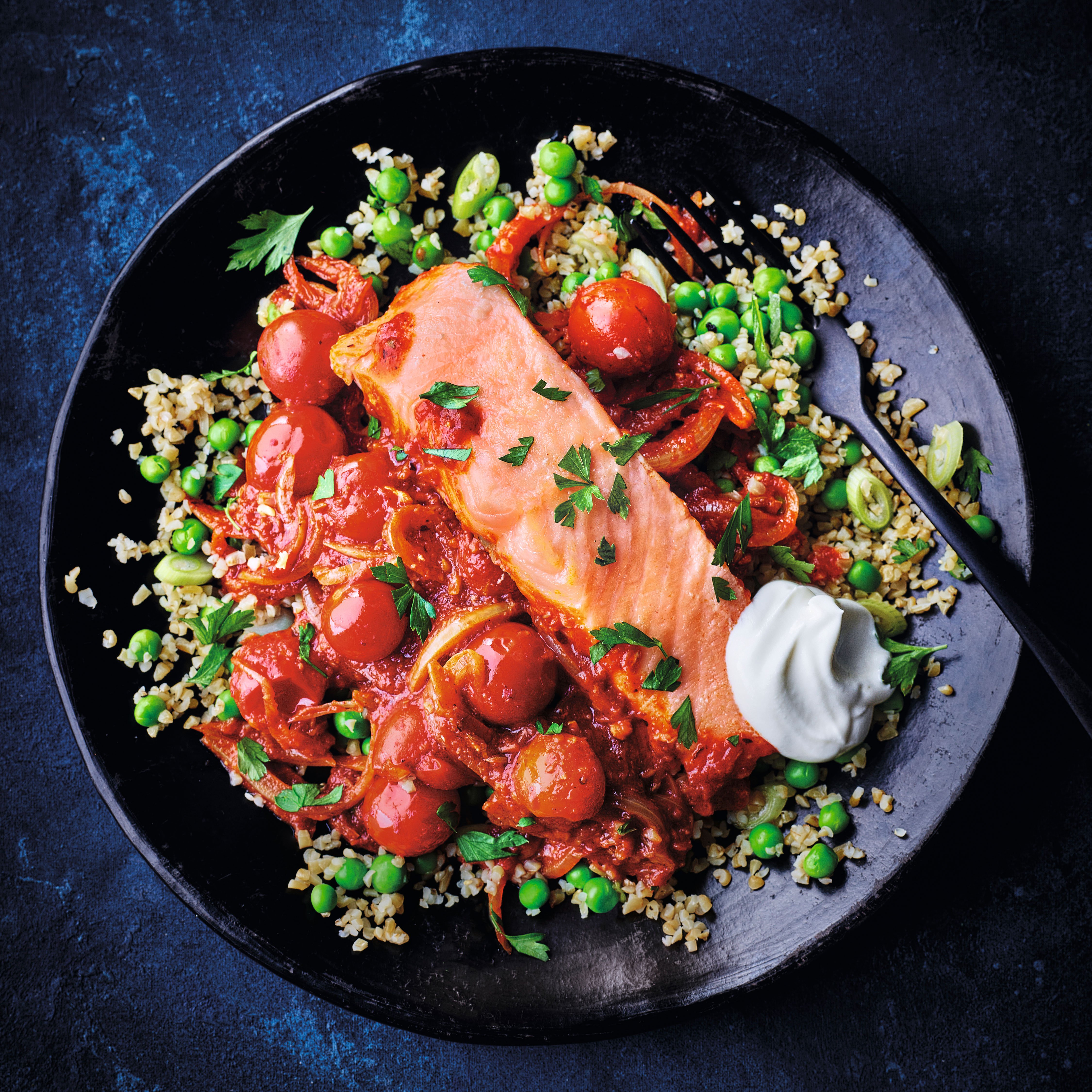 Harissa salmon with tomatoes