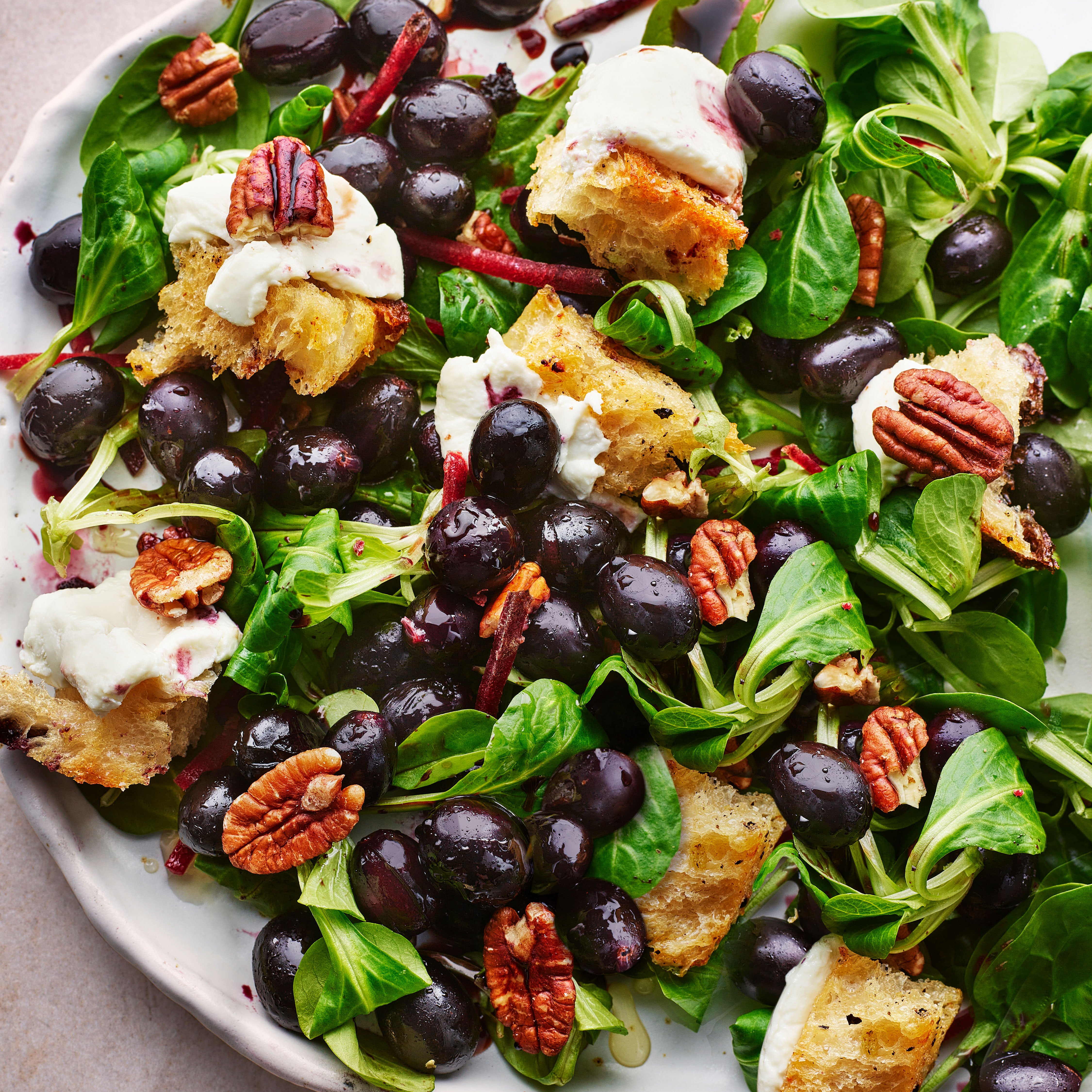 Roasted grape & goat’s cheese salad